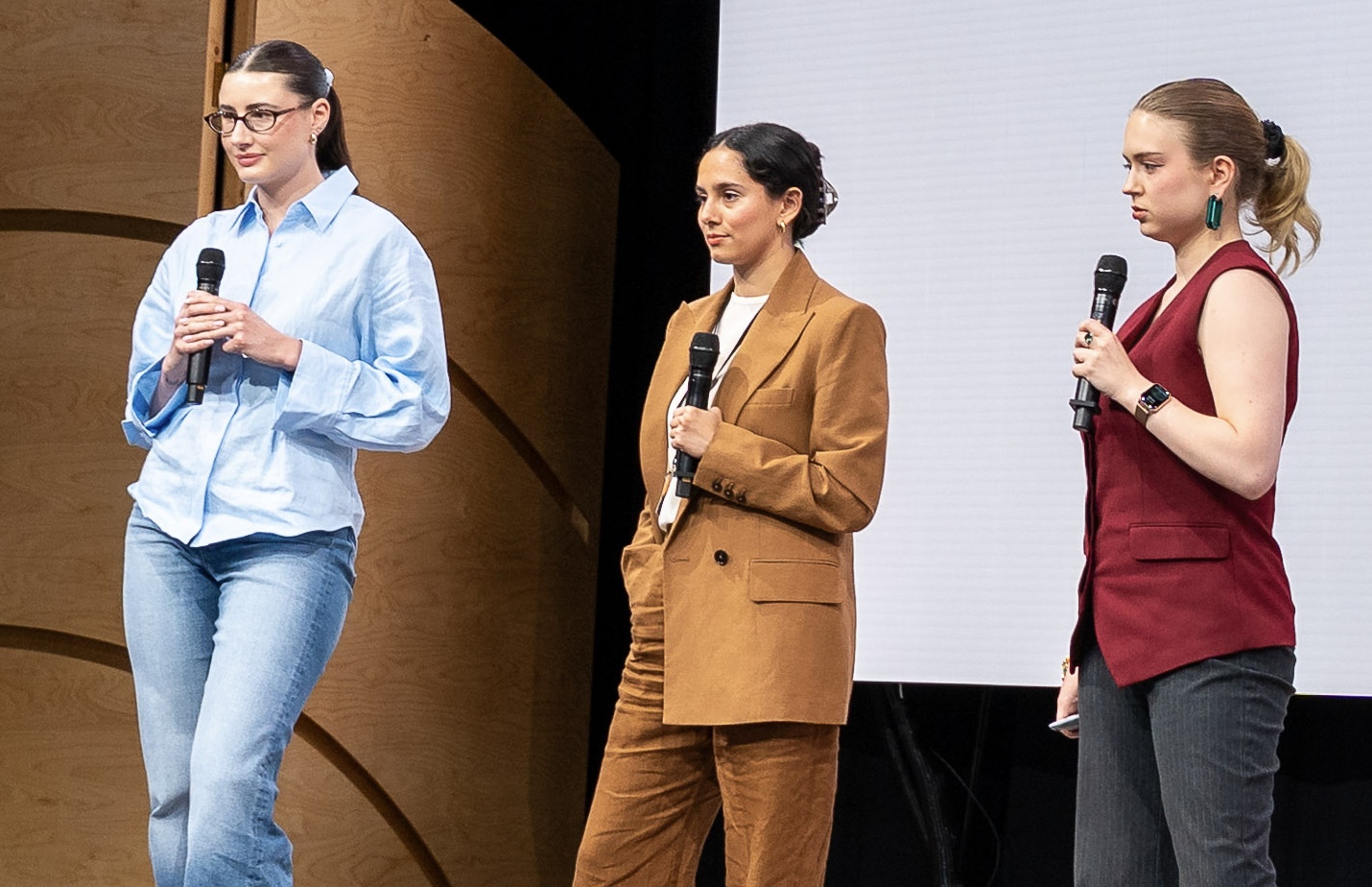 Das Lunara-Team — Jasmin, Gwyneth und Laura, Gründerinnen der Femtech-App für hormonelle Akne